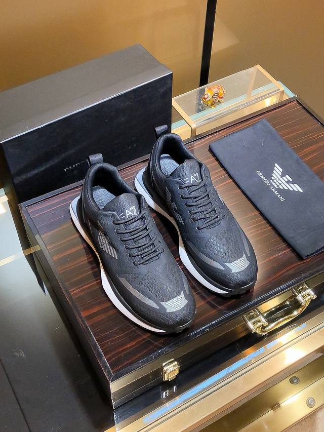 商品名称：Armani 阿玛尼 正规码数: 38-44 休闲鞋 商品材料：精选 网布滴胶鞋面，柔软羊皮垫脚；原厂特供大底。